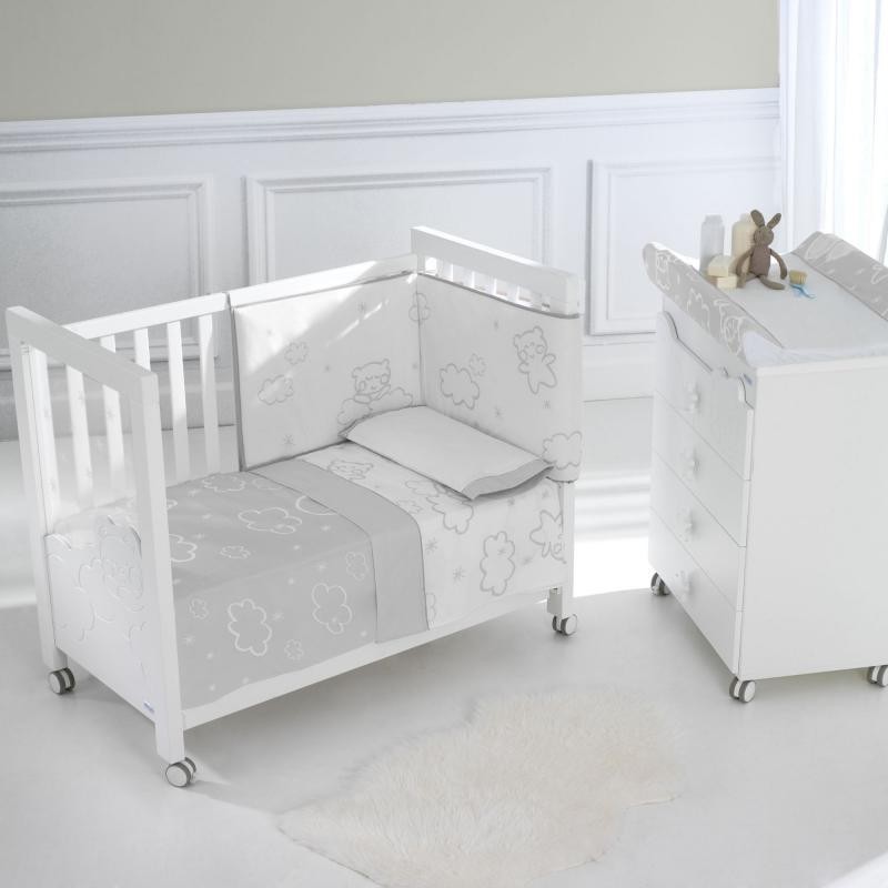 Quarto Dolce Luce: Berço, Banheira com Trocador e Pack Têxtil PRESENTE HOTEL Quarto Dolce Luce: Berço, Banheira com Trocador e Pack Têxtil PRESENTE HOTEL