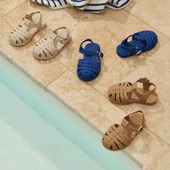 🦀 Las cangrejeras infantiles de @liewood_design son el calzado perfecto para un día de playa o piscina. 🩴

👣 Su diseño deja huella, y no una huella cualquiera: su suela en forma de panda 🐼 dibuja ositos por donde pisa. 🤩

¡No te quedes sin las sandalias del verano, flexibles, comodísimas y a muy buen precio! 🌞

#alananitanana #tiendaonline #puericultura #españa #mamaprimeriza #instababy #instamom #instadad #maternidad #paternidad #liewood #liewoodfamily #liewoodkids #kidssandals #sandals
